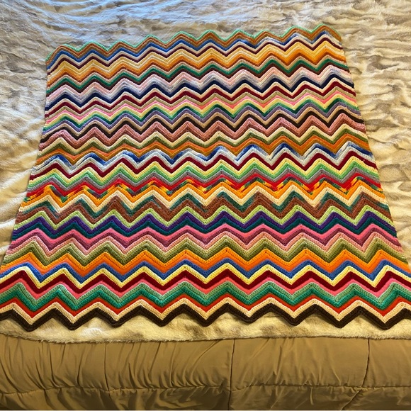 Handmade Knit Afghan Stripe Granny Throw Lap Blanket Rainbow Multicolor Chevron - Picture 4 of 7
